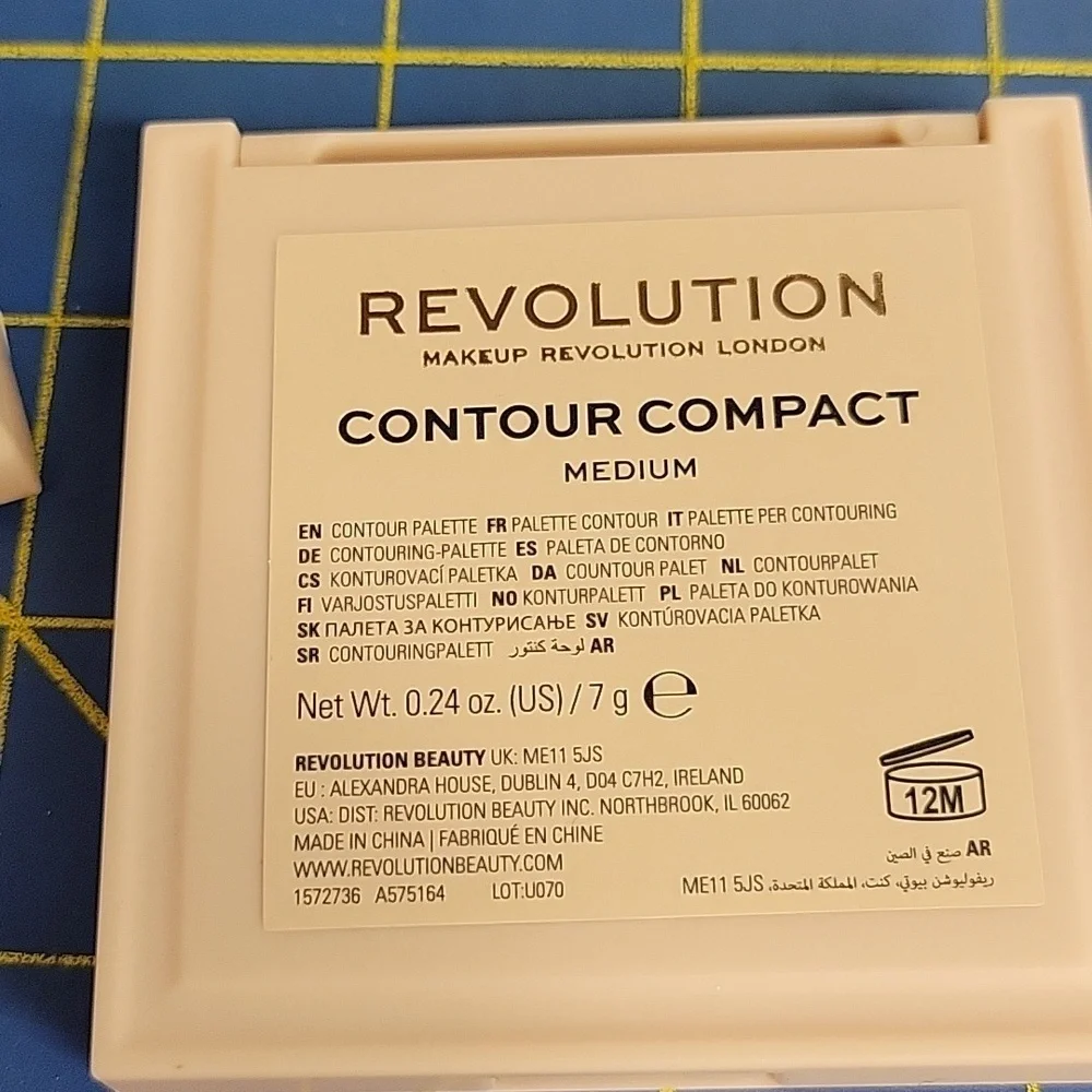 Makeup Revolution Contour Powder Compact New In Box - Medium